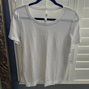 NWT Swiftly Breeze Short Sleeve